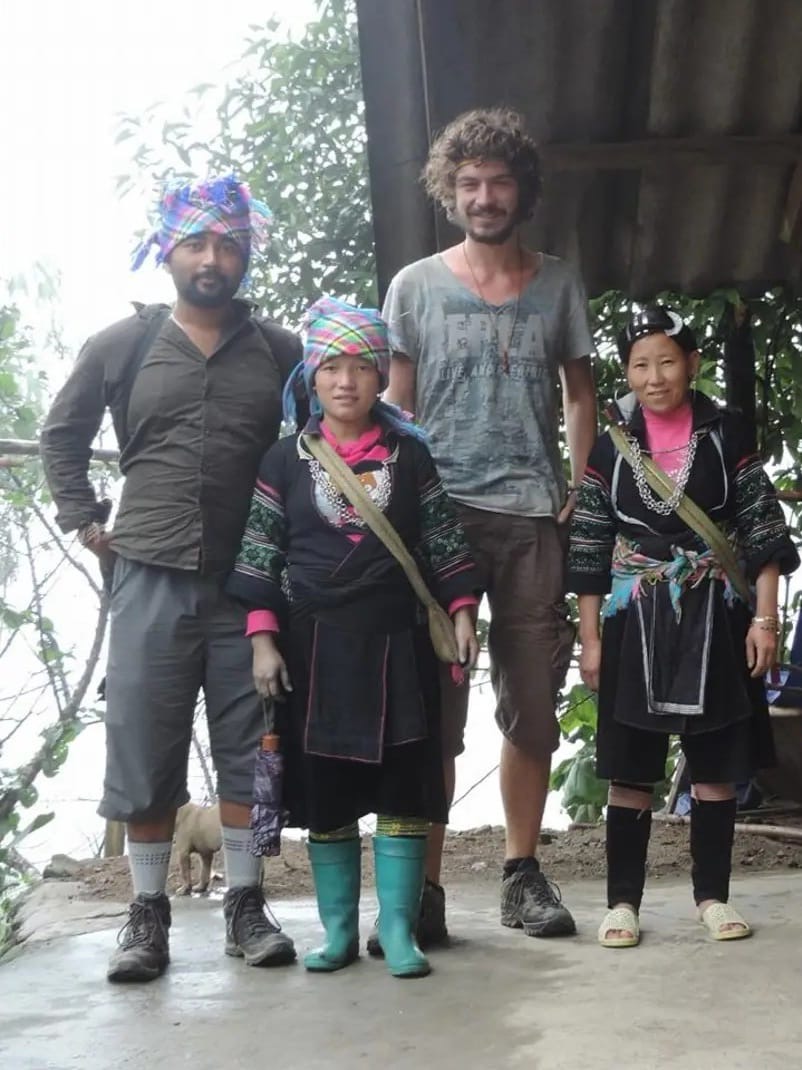 Erik-Jan with a Hmong family in the mountains