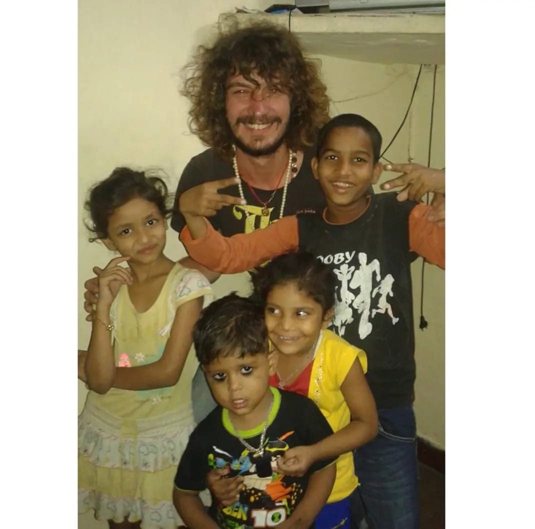 Erik-Jan with kids in a family home